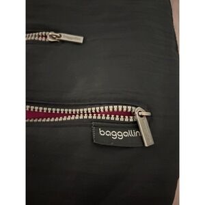 Baggallini Crossbody Bag‎ Purse Gray Nylon Multi Pocket Zipper Pink Interior